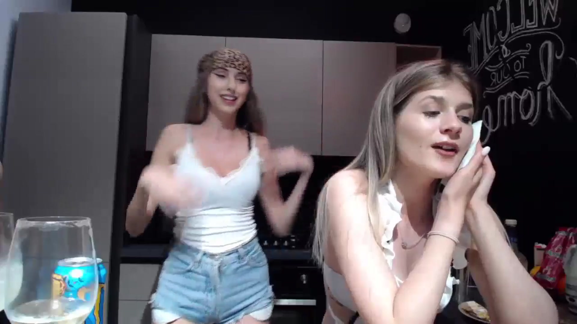 Gallery image thumbnail from ArtemisInRome's myfreecams stream on, 09/07/2024, 20:45 image 15 of 20