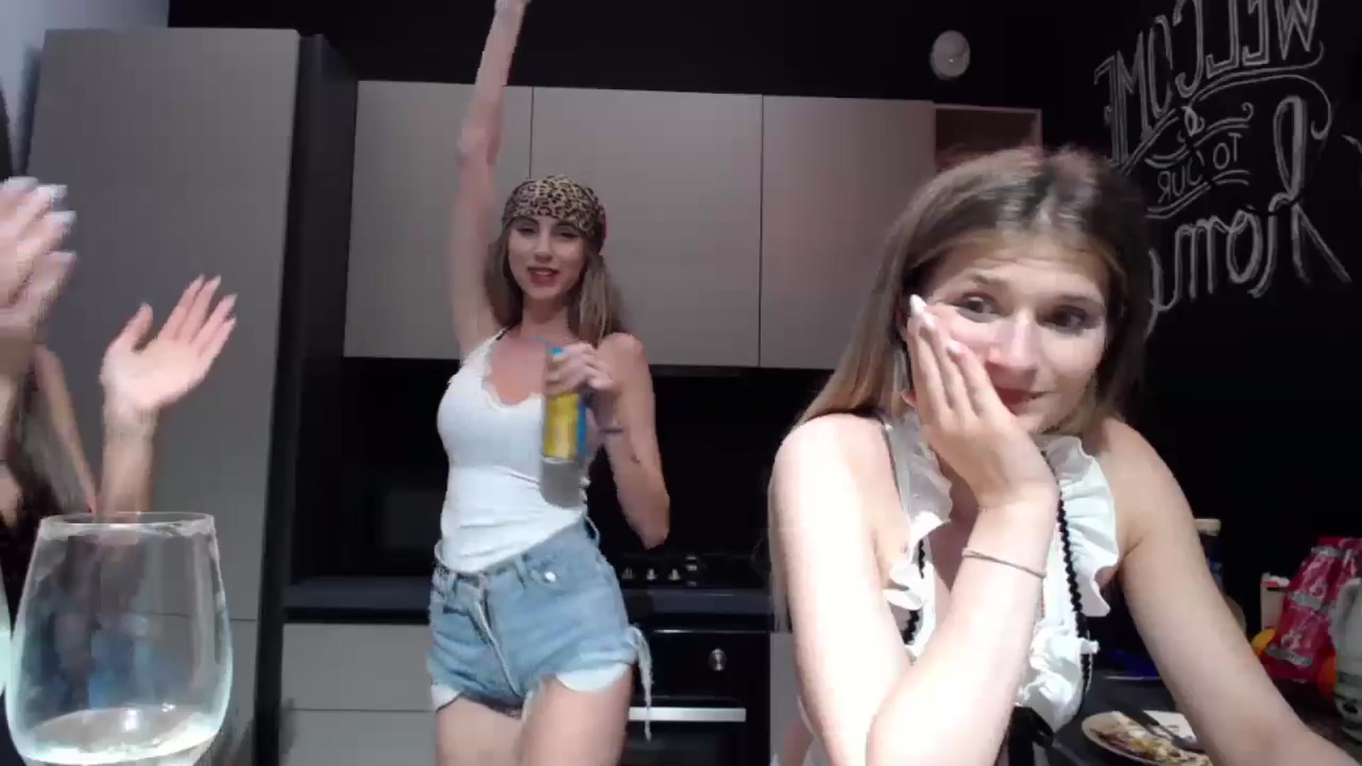 Gallery image thumbnail from ArtemisInRome's myfreecams stream on, 09/07/2024, 20:45 image 18 of 20