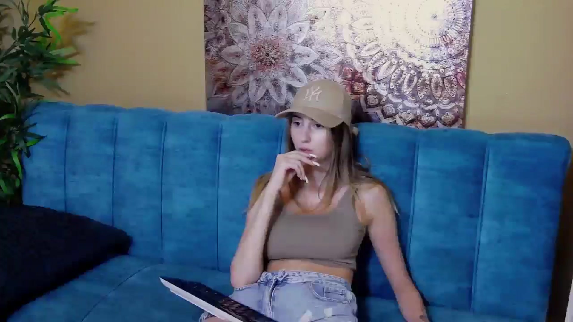 Gallery image thumbnail from Artemiss's myfreecams stream on, 07/04/2024, 19:37 image 8 of 20