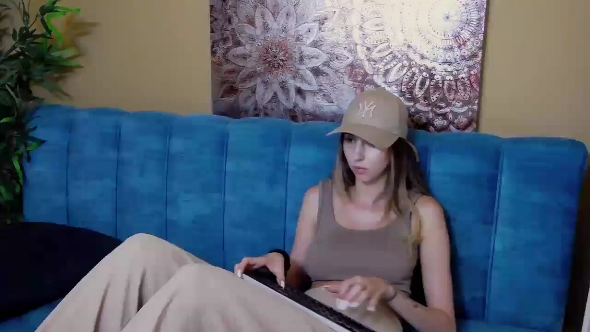 Gallery image thumbnail from Artemiss's myfreecams stream on, 07/04/2024, 20:37 image 11 of 20