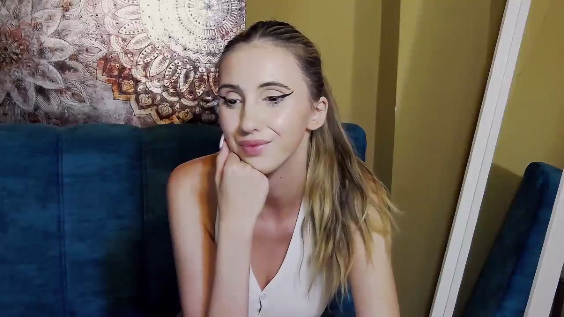 Gallery image thumbnail from Artemiss's myfreecams stream on, 07/21/2024, 18:15 image 3 of 20