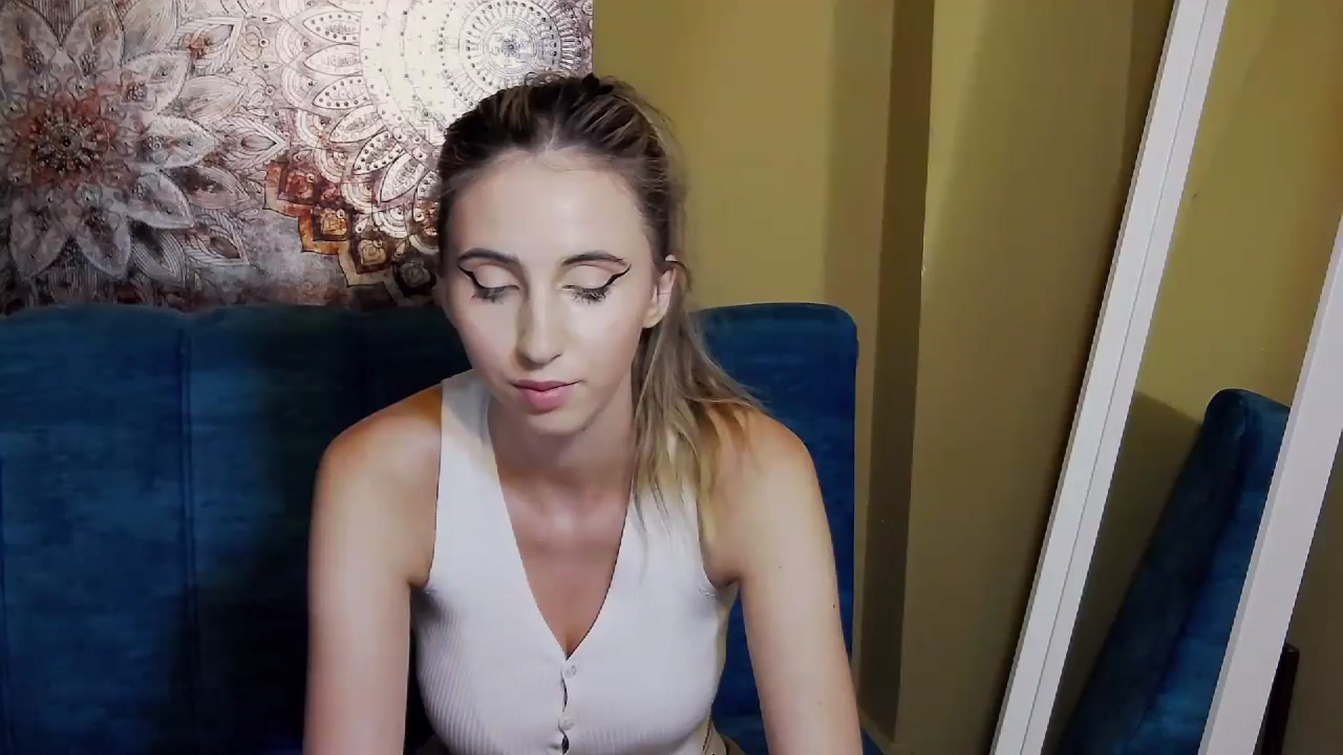 Gallery image thumbnail from Artemiss's myfreecams stream on, 07/21/2024, 18:35 image 16 of 20