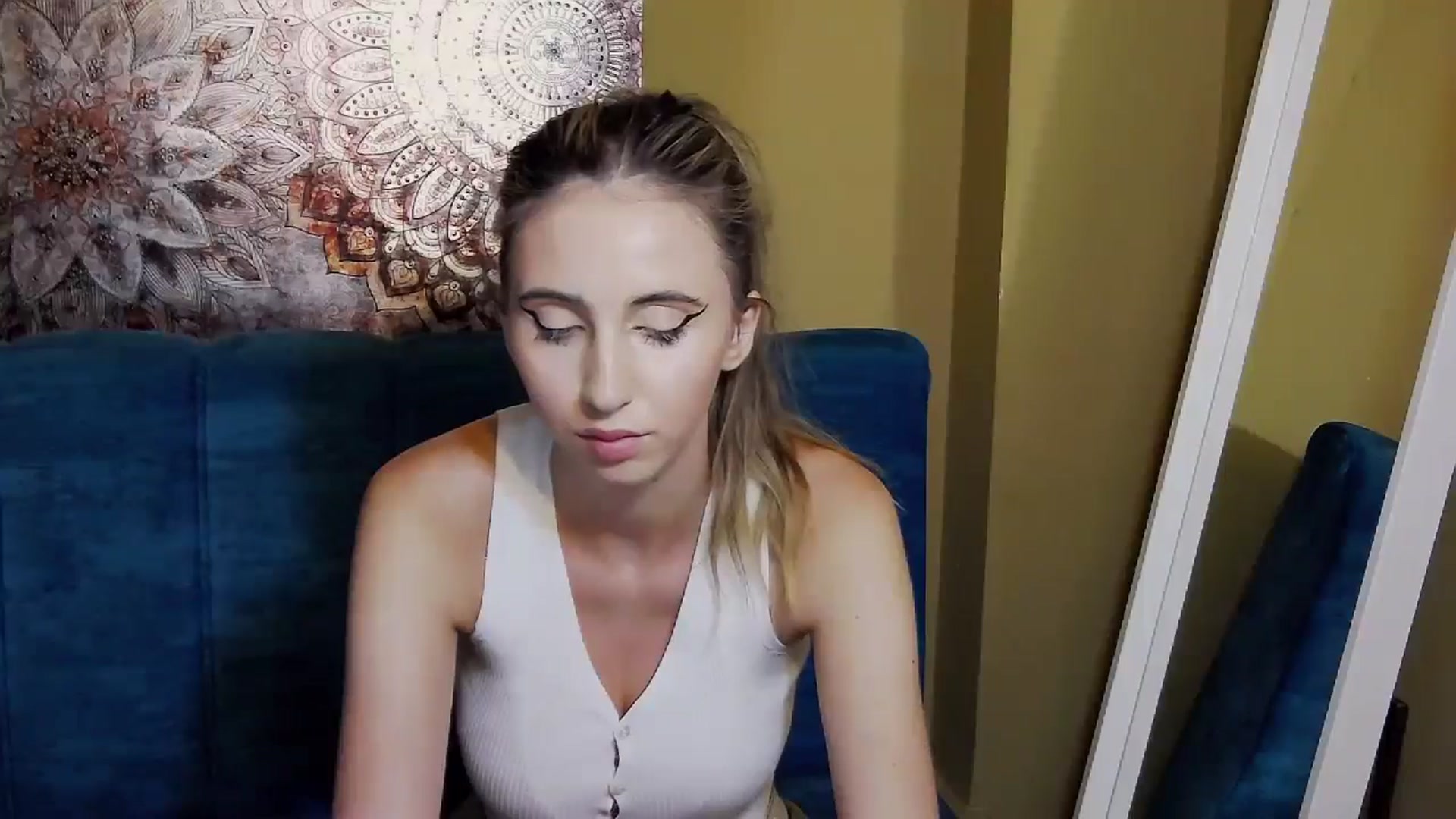 Gallery image thumbnail from Artemiss's myfreecams stream on, 07/21/2024, 18:35 image 18 of 20