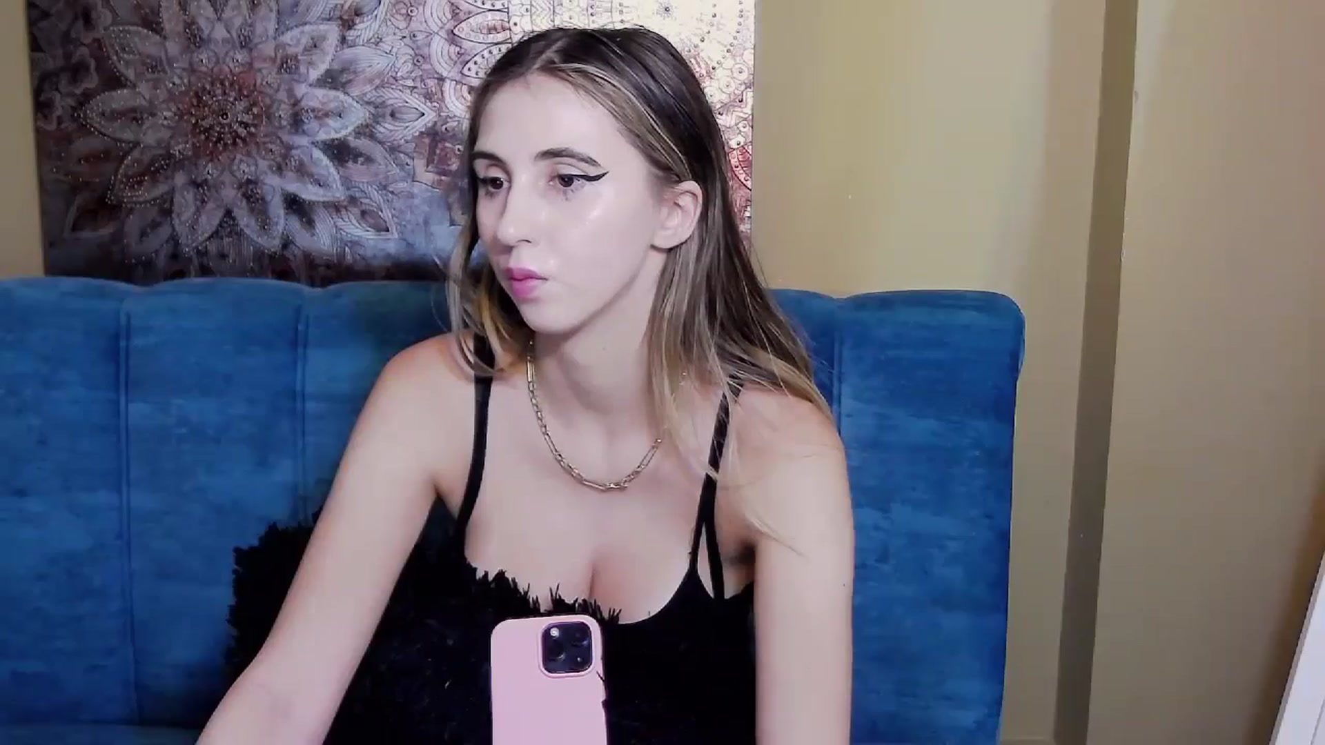 Gallery image thumbnail from Artemiss's myfreecams stream on, 07/29/2024, 18:40 image 9 of 20