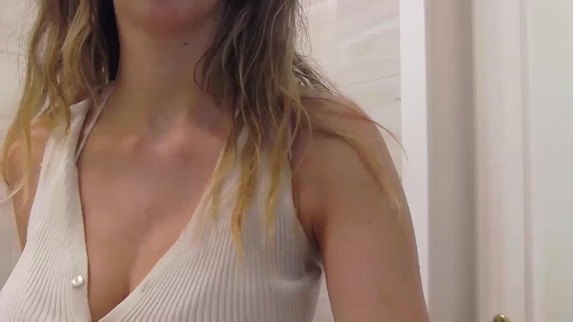 Gallery image thumbnail from Artemiss's myfreecams stream on, 08/02/2024, 19:19 image 19 of 20