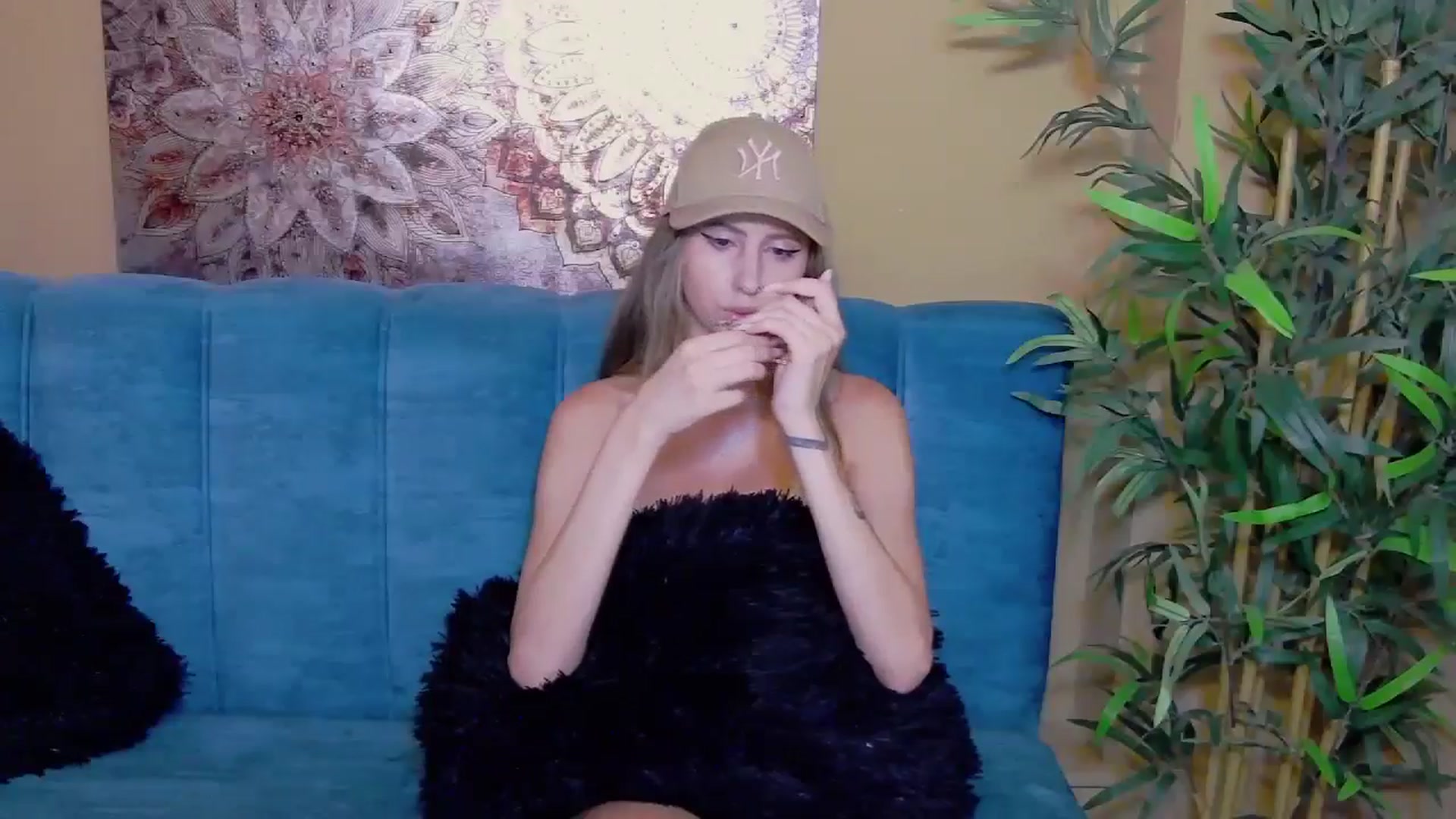 Gallery image thumbnail from Artemiss's myfreecams stream on, 08/04/2024, 20:27 image 16 of 20