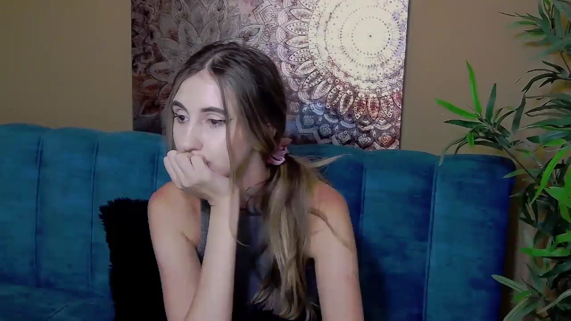 Gallery image thumbnail from Artemiss's myfreecams stream on, 08/08/2024, 18:33 image 7 of 20