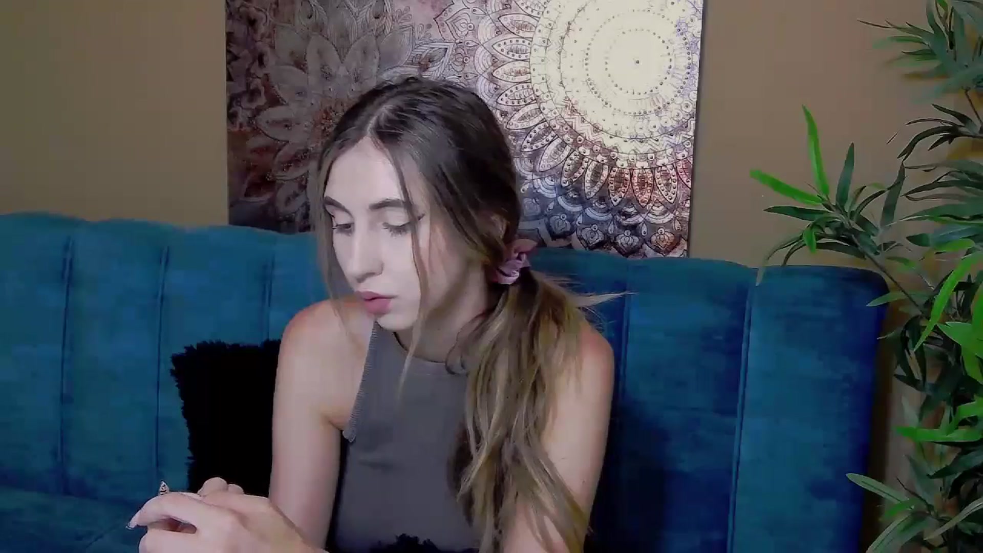 Gallery image thumbnail from Artemiss's myfreecams stream on, 08/08/2024, 18:33 image 8 of 20