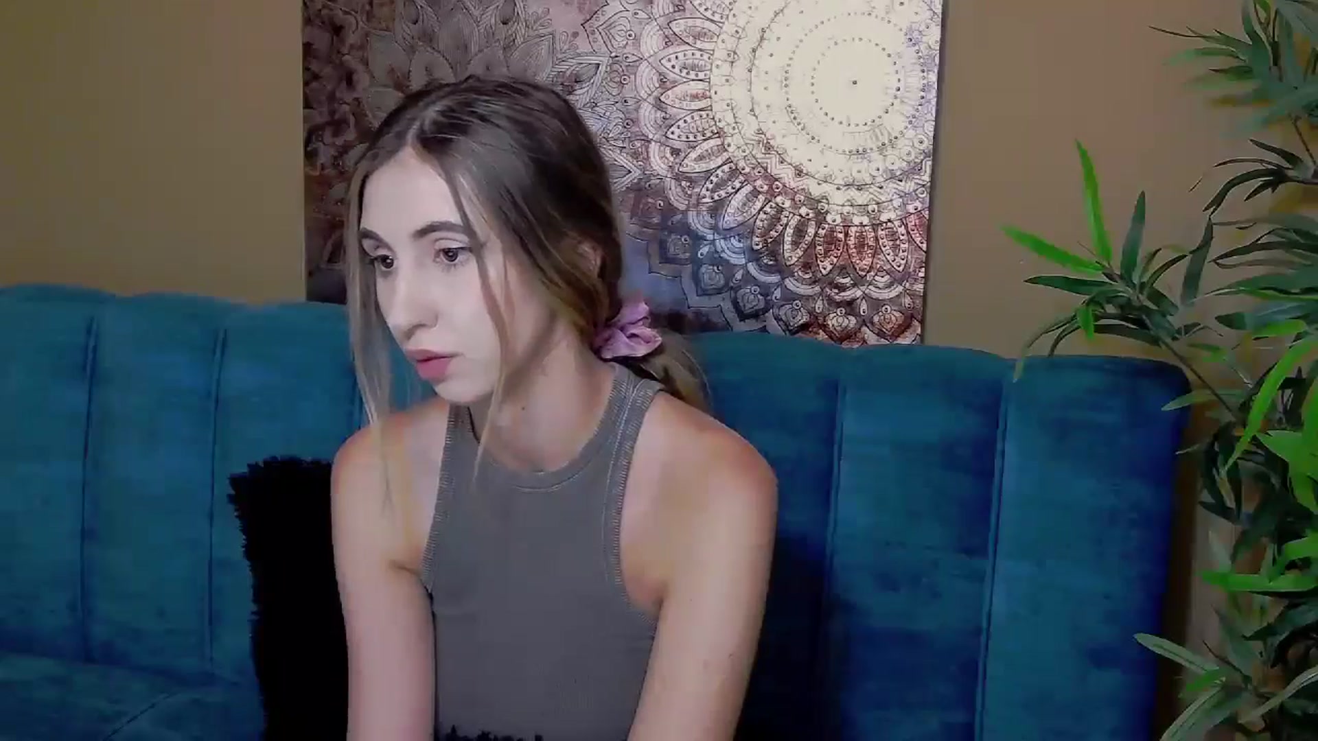 Gallery image thumbnail from Artemiss's myfreecams stream on, 08/08/2024, 18:33 image 12 of 20