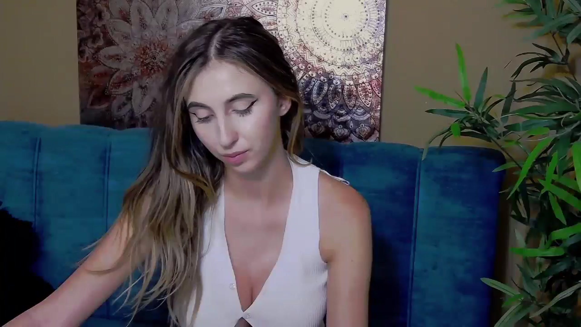 Gallery image thumbnail from Artemiss's myfreecams stream on, 08/08/2024, 21:41 image 17 of 20
