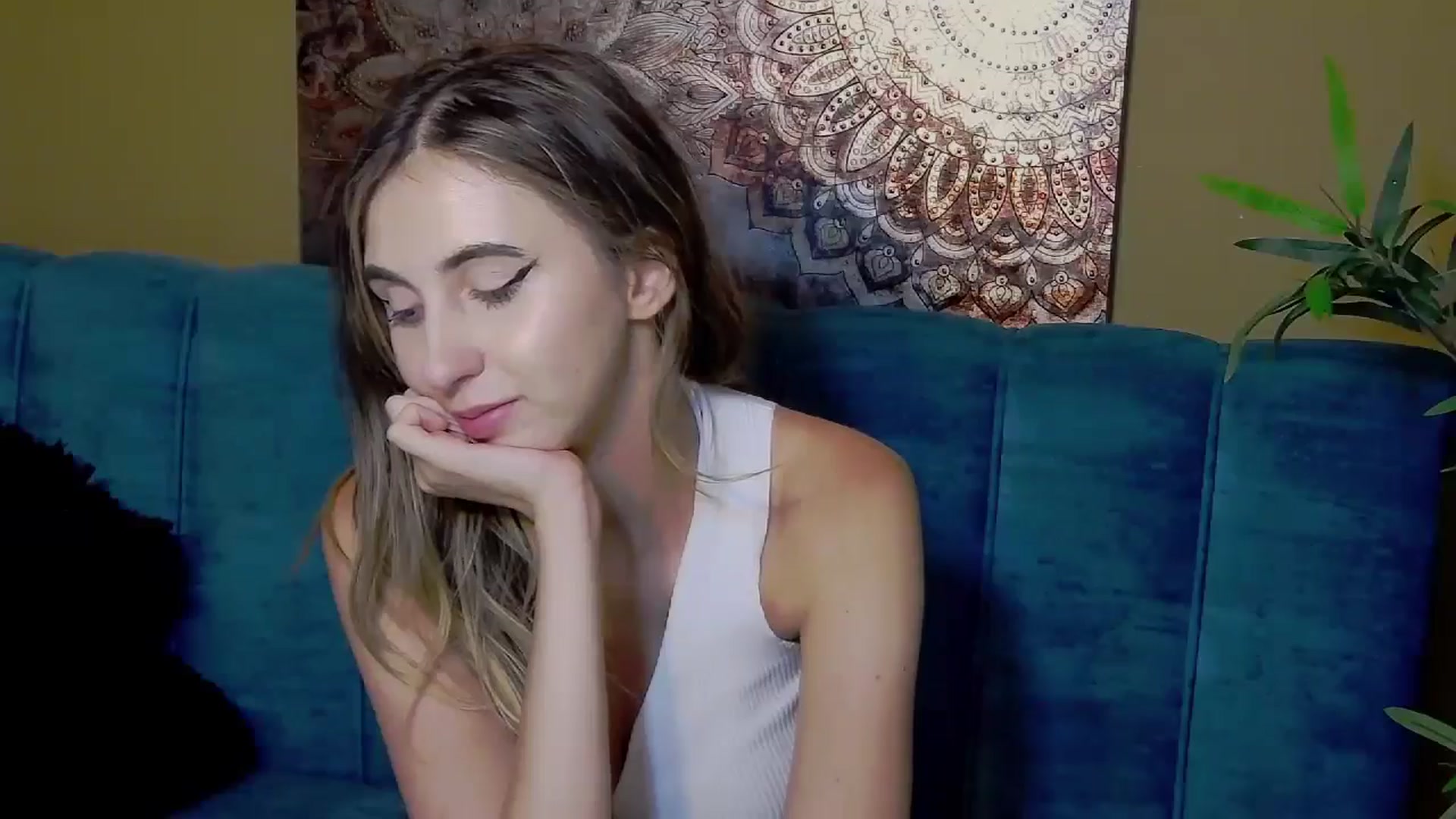 Gallery image thumbnail from Artemiss's myfreecams stream on, 08/08/2024, 23:13 image 6 of 20