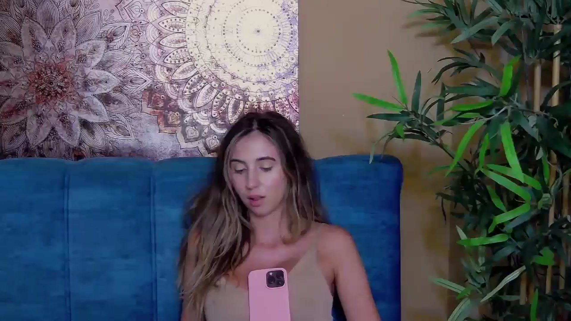 Gallery image thumbnail from Artemiss's myfreecams stream on, 08/15/2024, 18:19 image 16 of 20