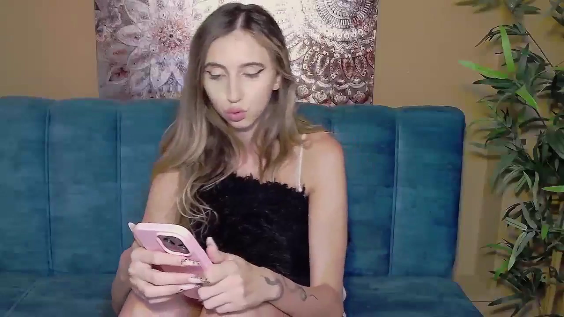 Gallery image thumbnail from Artemiss's myfreecams stream on, 08/22/2024, 19:07 image 16 of 20