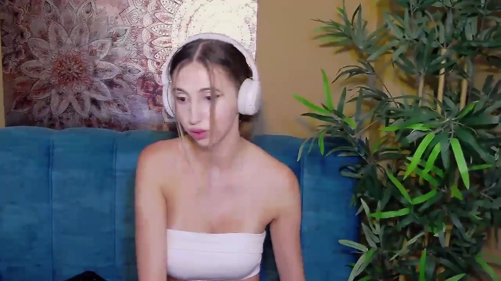Gallery image thumbnail from Artemiss's myfreecams stream on, 09/01/2024, 23:07 image 16 of 20