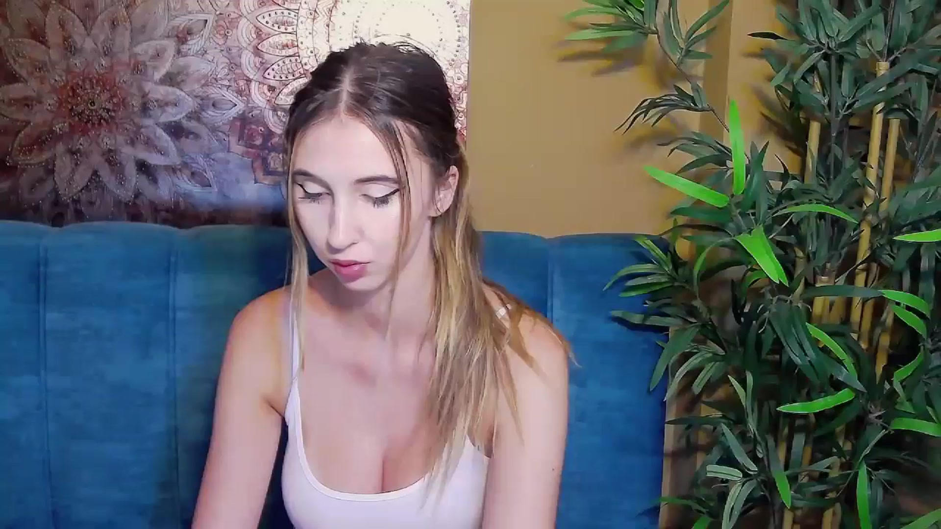 Gallery image thumbnail from Artemiss's myfreecams stream on, 09/05/2024, 19:12 image 1 of 20