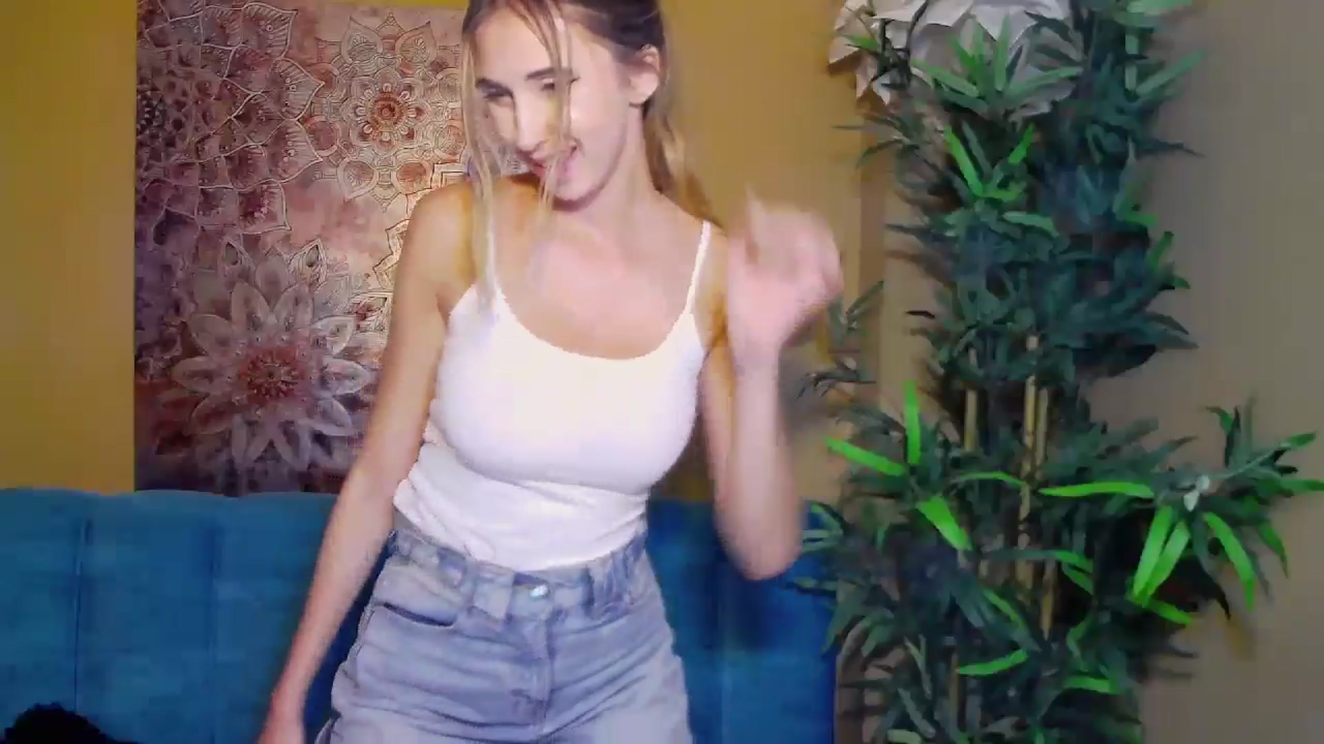 Gallery image thumbnail from Artemiss's myfreecams stream on, 09/05/2024, 21:08 image 14 of 20