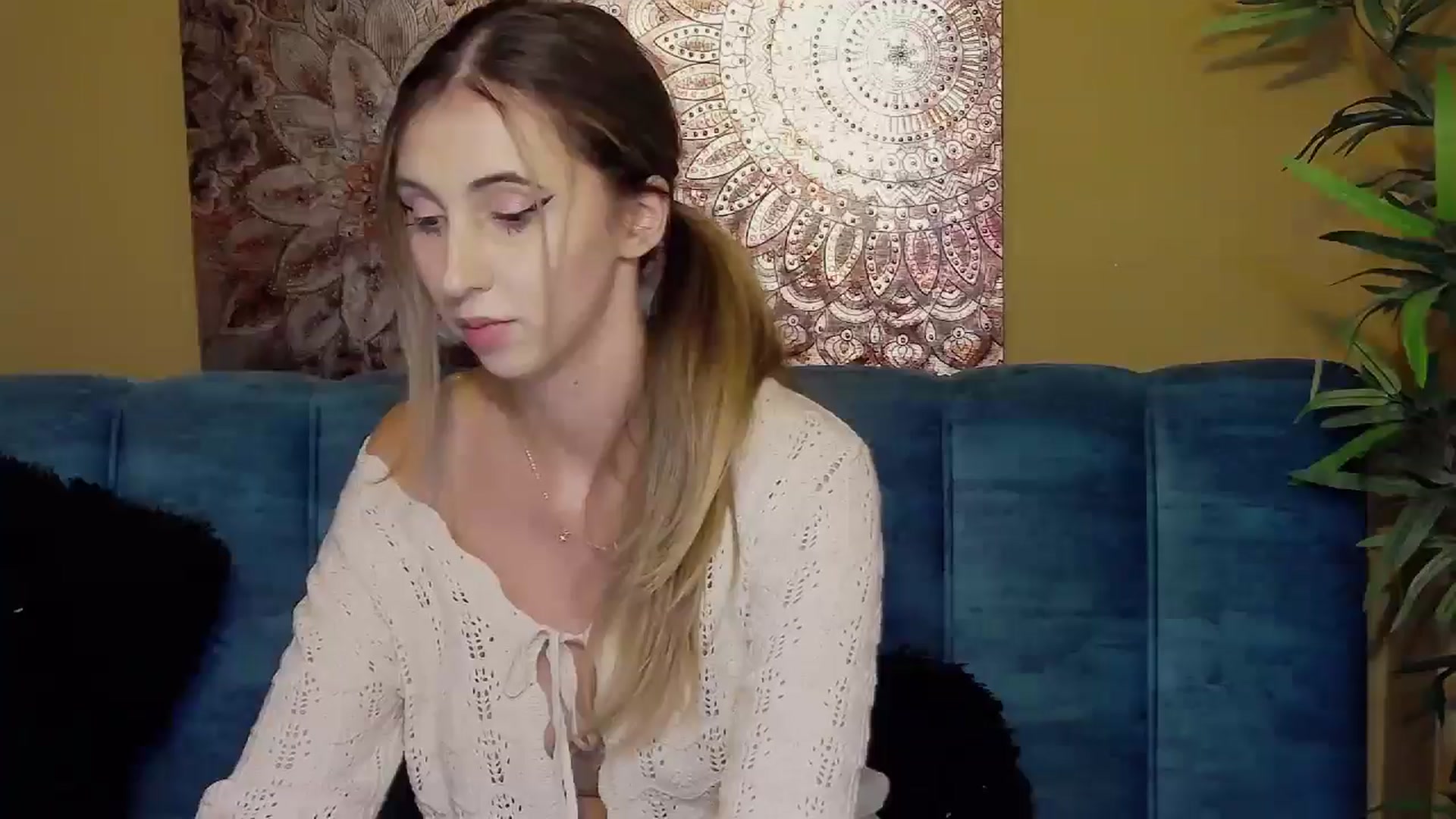 Gallery image thumbnail from Artemiss's myfreecams stream on, 09/13/2024, 18:28 image 3 of 20