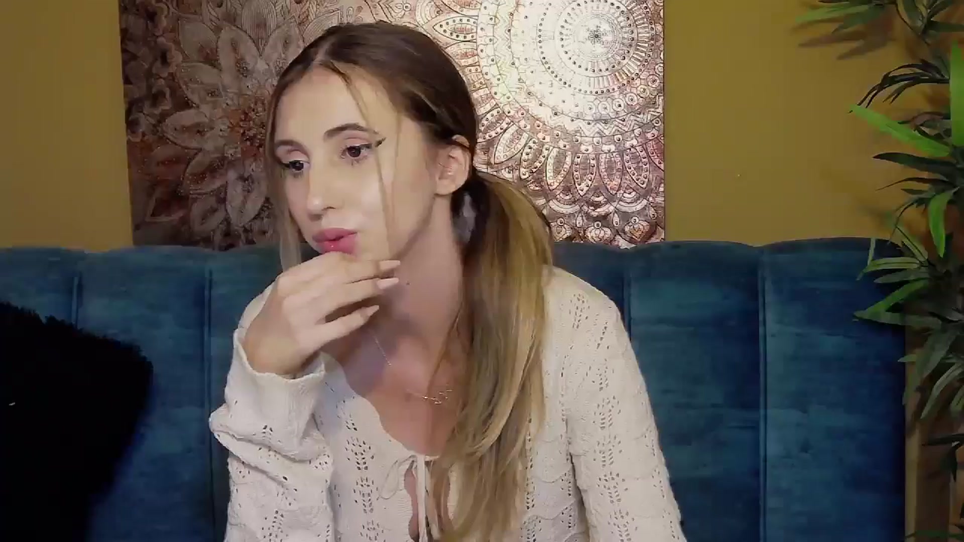 Gallery image thumbnail from Artemiss's myfreecams stream on, 09/13/2024, 18:28 image 2 of 20