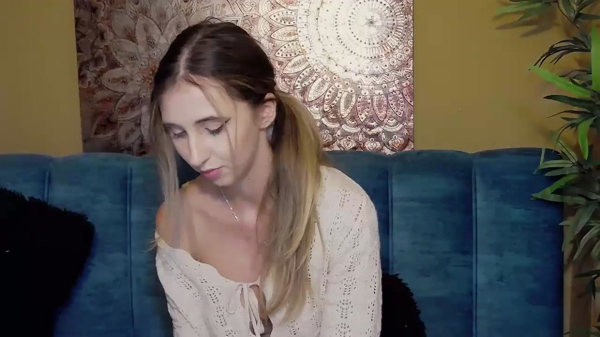 Gallery image thumbnail from Artemiss's myfreecams stream on, 09/13/2024, 18:28 image 8 of 20