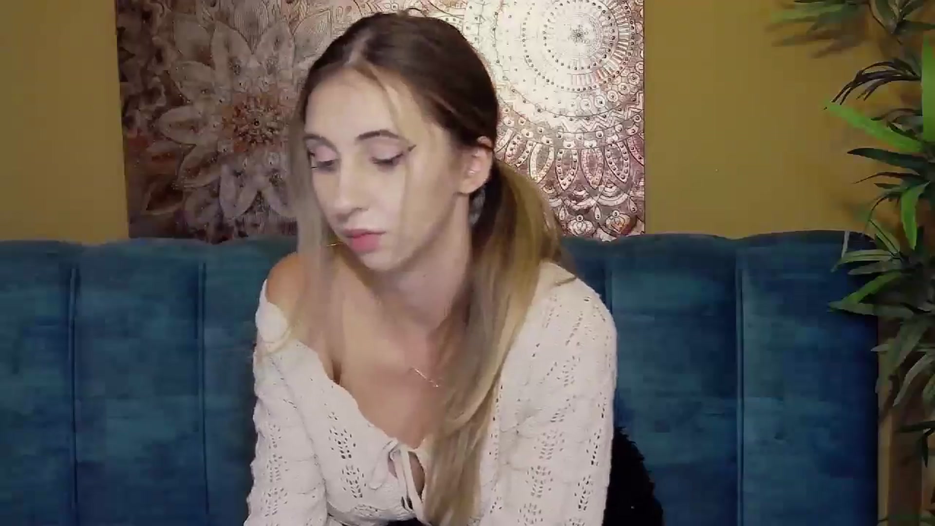Gallery image thumbnail from Artemiss's myfreecams stream on, 09/13/2024, 18:28 image 17 of 20