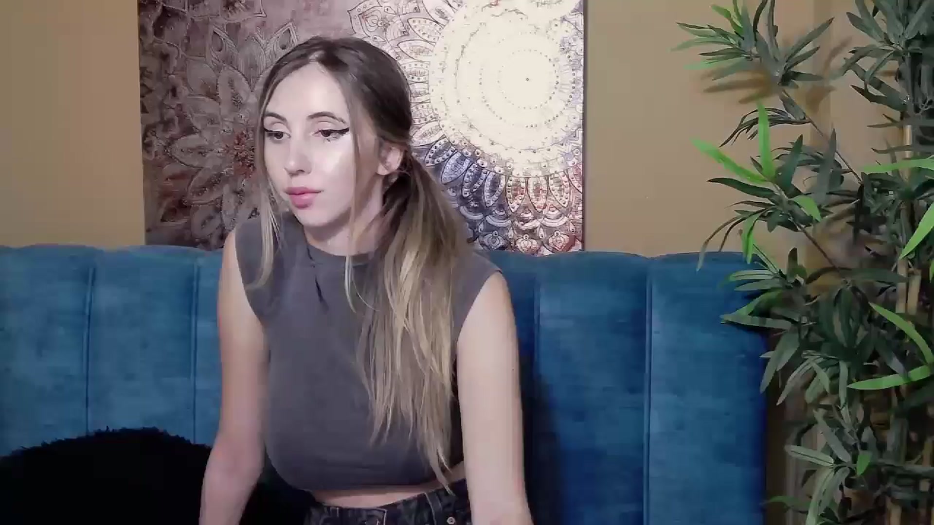 Gallery image thumbnail from Artemiss's myfreecams stream on, 09/14/2024, 21:12 image 12 of 20