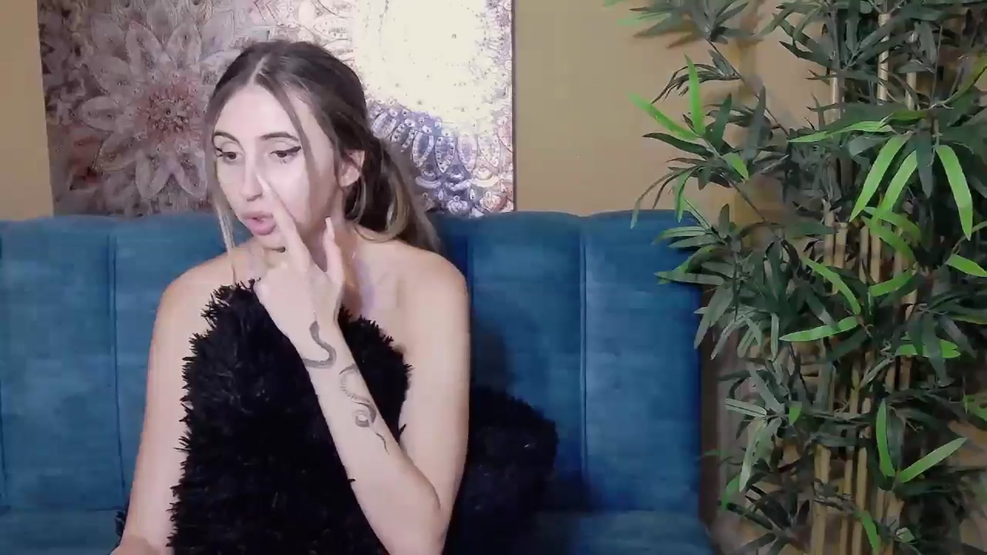 Gallery image thumbnail from Artemiss's myfreecams stream on, 09/17/2024, 04:28 image 13 of 20