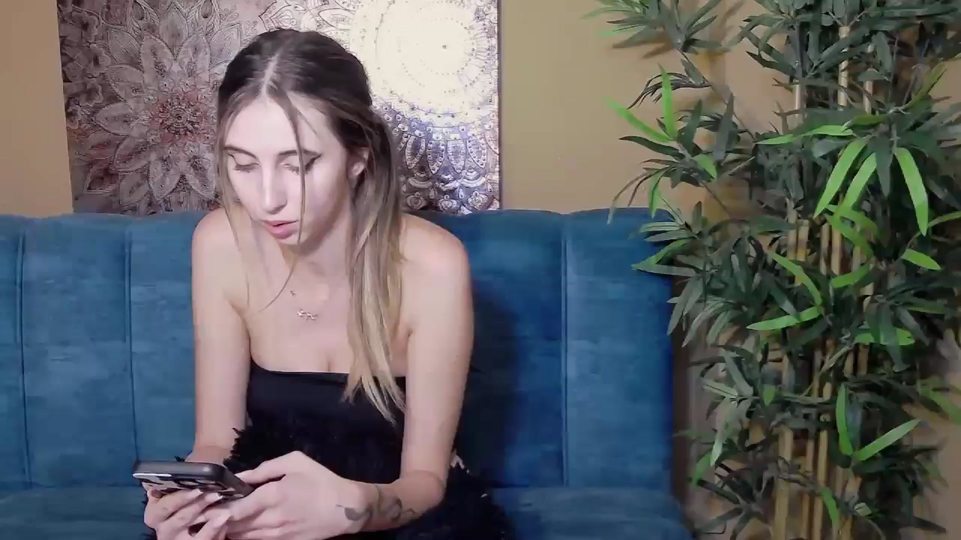 Gallery image thumbnail from Artemiss's myfreecams stream on, 09/17/2024, 04:16 image 2 of 20