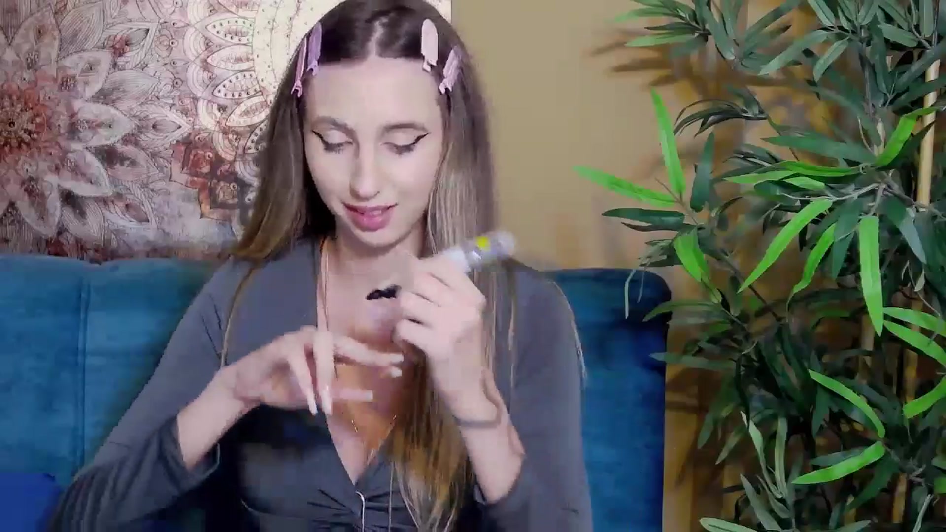 Gallery image thumbnail from Artemiss's myfreecams stream on, 09/28/2024, 19:36 image 17 of 20