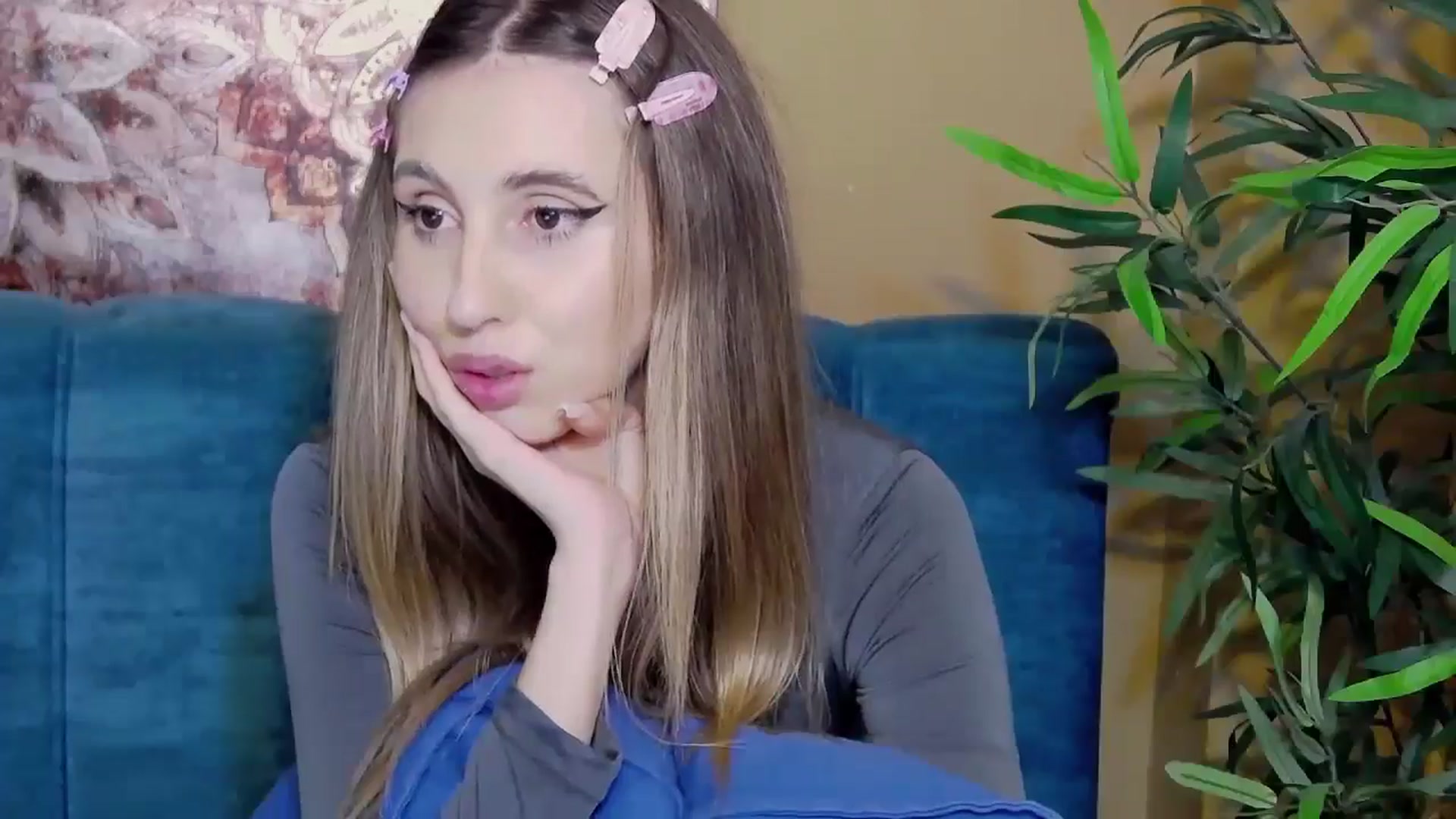 Gallery image thumbnail from Artemiss's myfreecams stream on, 09/28/2024, 21:33 image 16 of 20