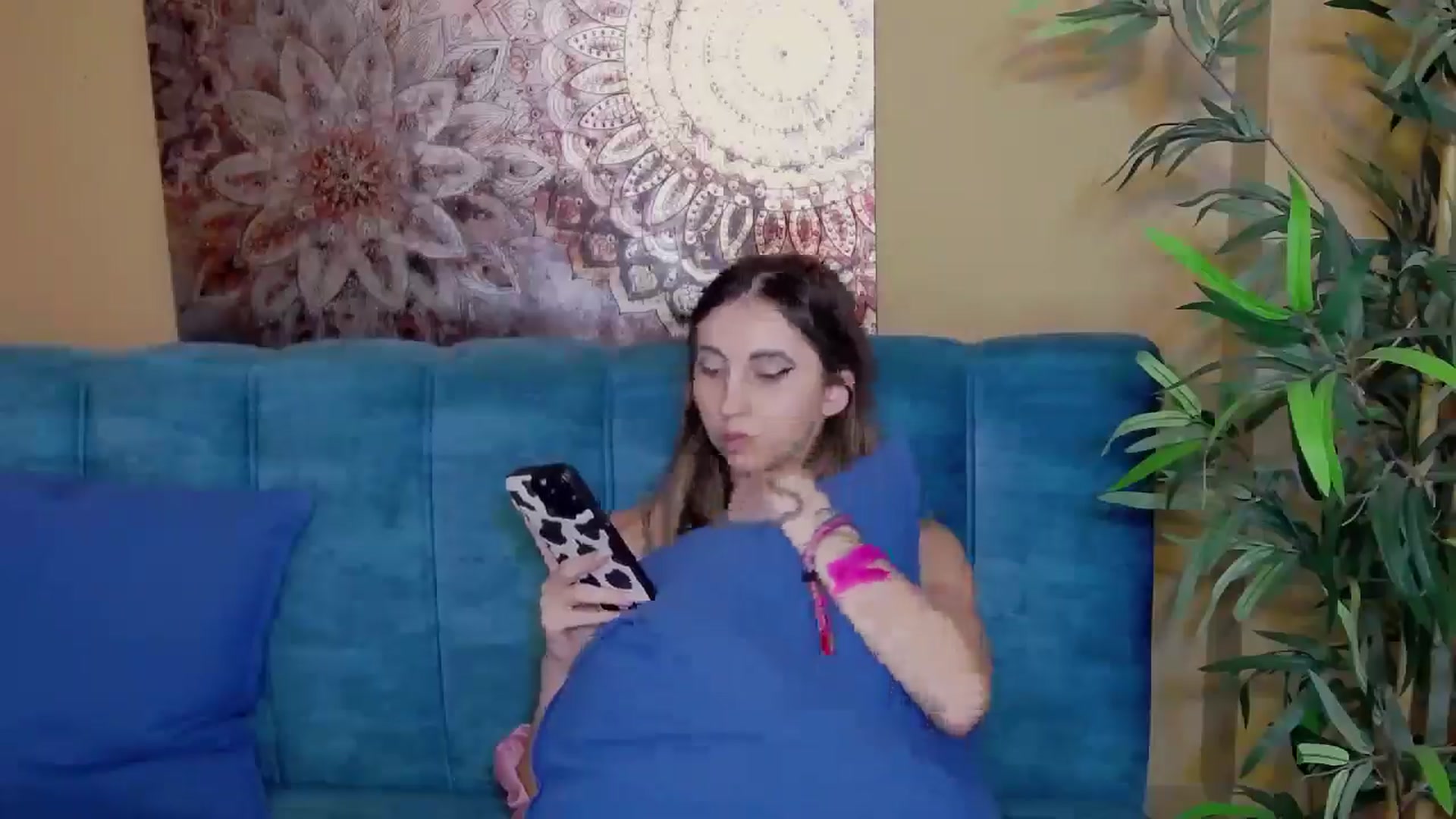Gallery image thumbnail from Artemiss's myfreecams stream on, 10/01/2024, 20:46 image 16 of 20