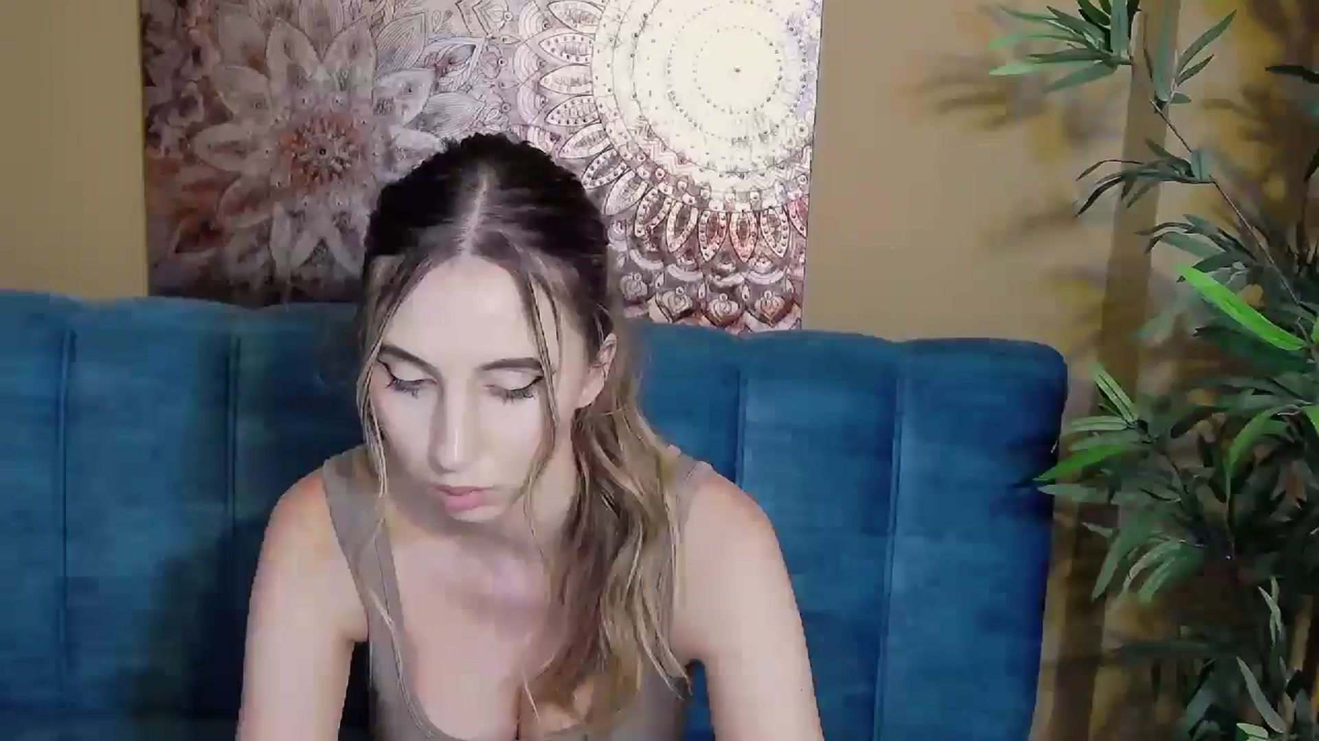 Gallery image thumbnail from Artemiss's myfreecams stream on, 10/07/2024, 20:14 image 3 of 20