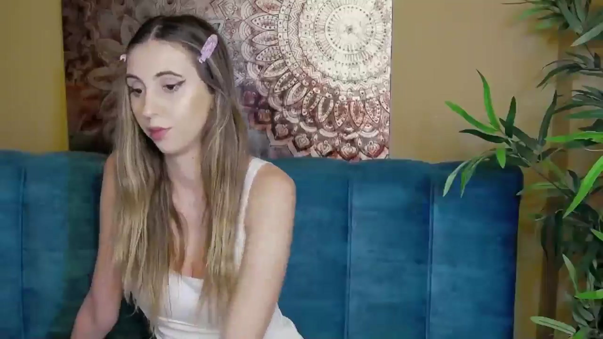 Gallery image thumbnail from Artemiss's myfreecams stream on, 10/12/2024, 18:37 image 18 of 20