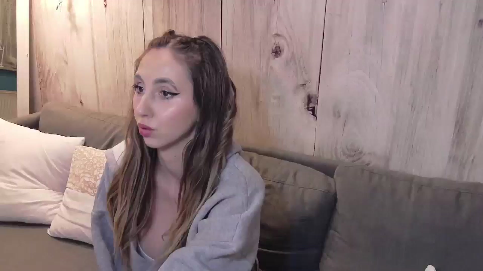 Gallery image thumbnail from Artemiss's myfreecams stream on, 10/13/2024, 19:11 image 14 of 20
