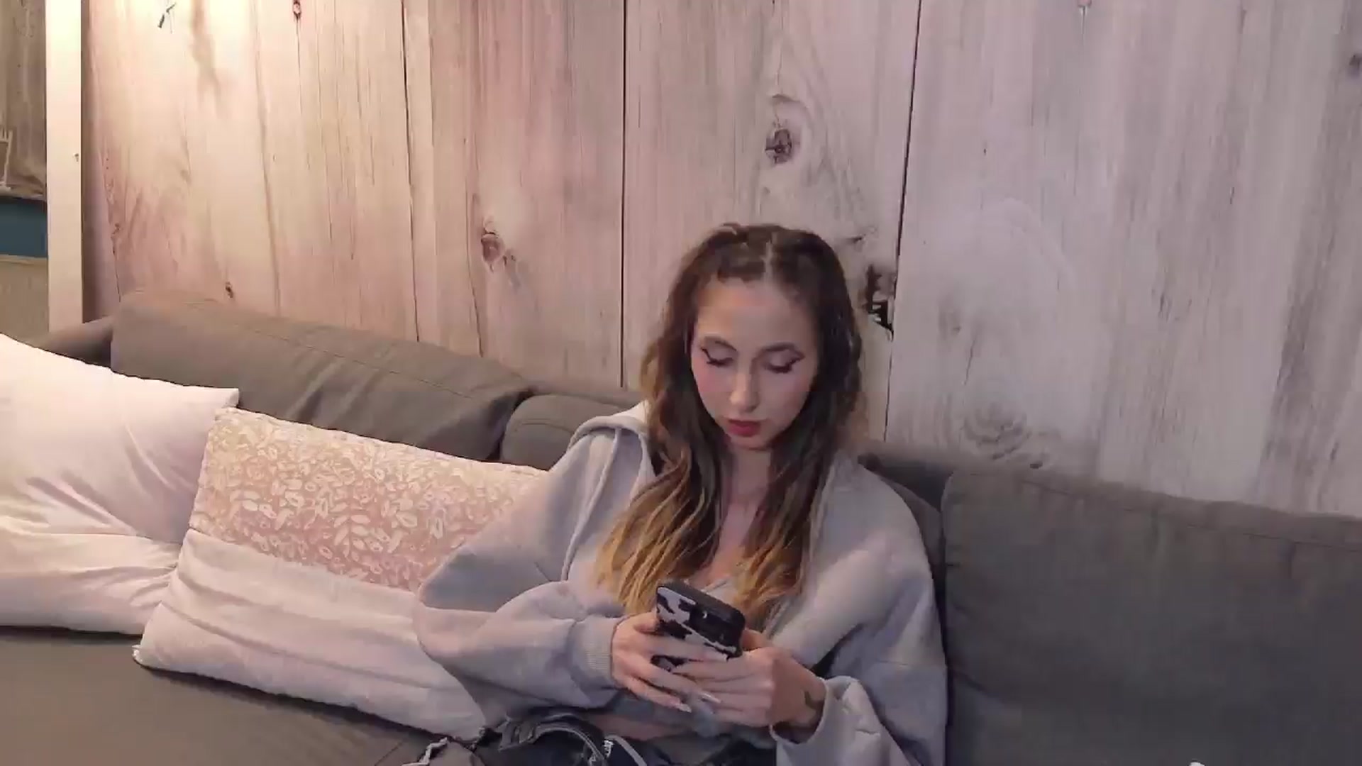 Gallery image thumbnail from Artemiss's myfreecams stream on, 10/13/2024, 19:11 image 16 of 20