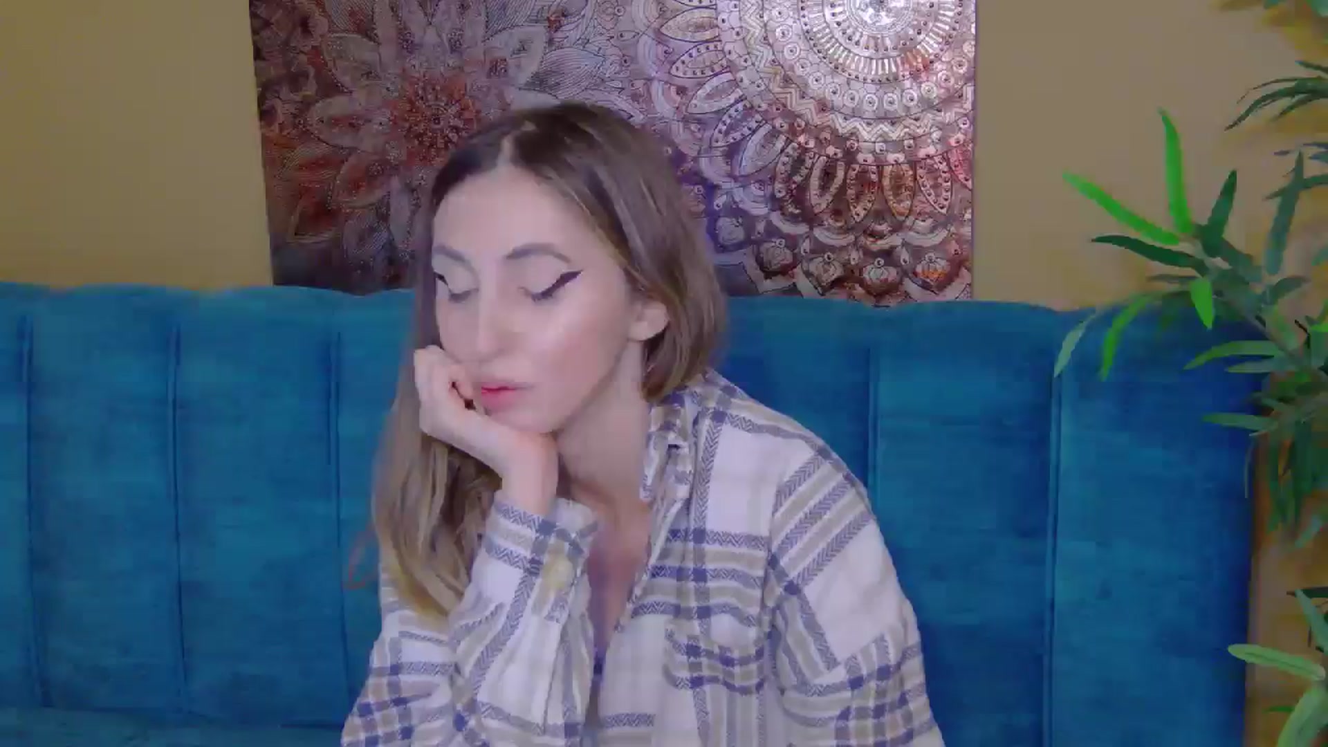 Gallery image thumbnail from Artemiss's myfreecams stream on, 10/18/2024, 21:39 image 13 of 20
