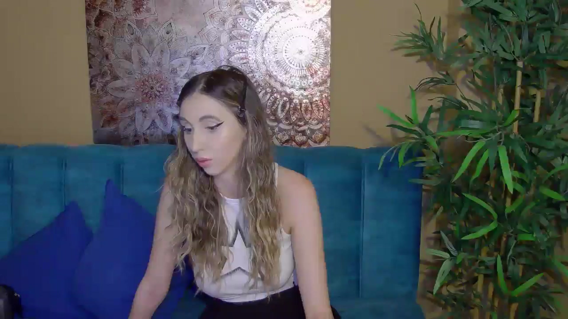 Gallery image thumbnail from Artemiss's myfreecams stream on, 10/19/2024, 21:57 image 19 of 20