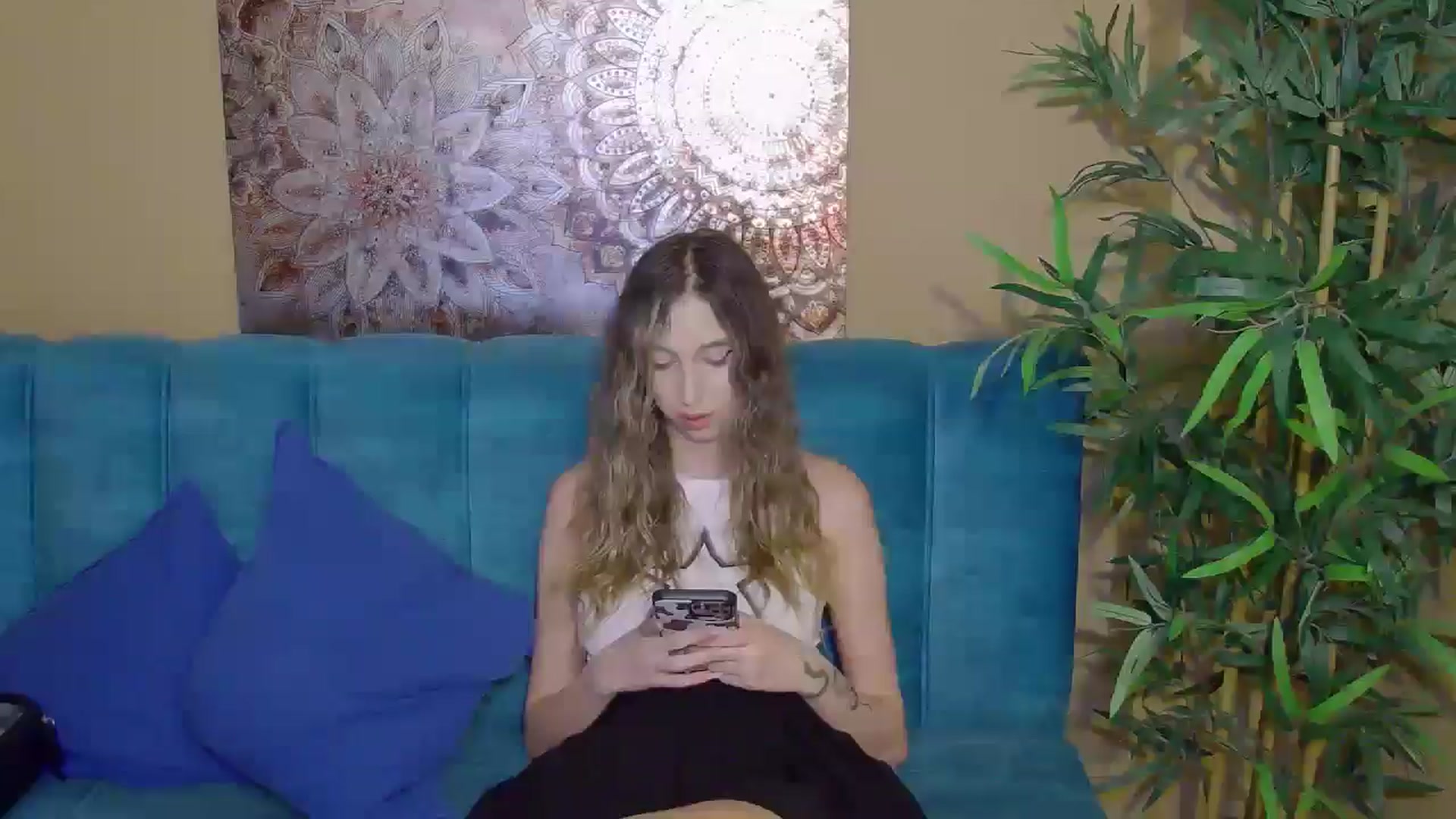 Gallery image thumbnail from Artemiss's myfreecams stream on, 10/19/2024, 22:43 image 1 of 20