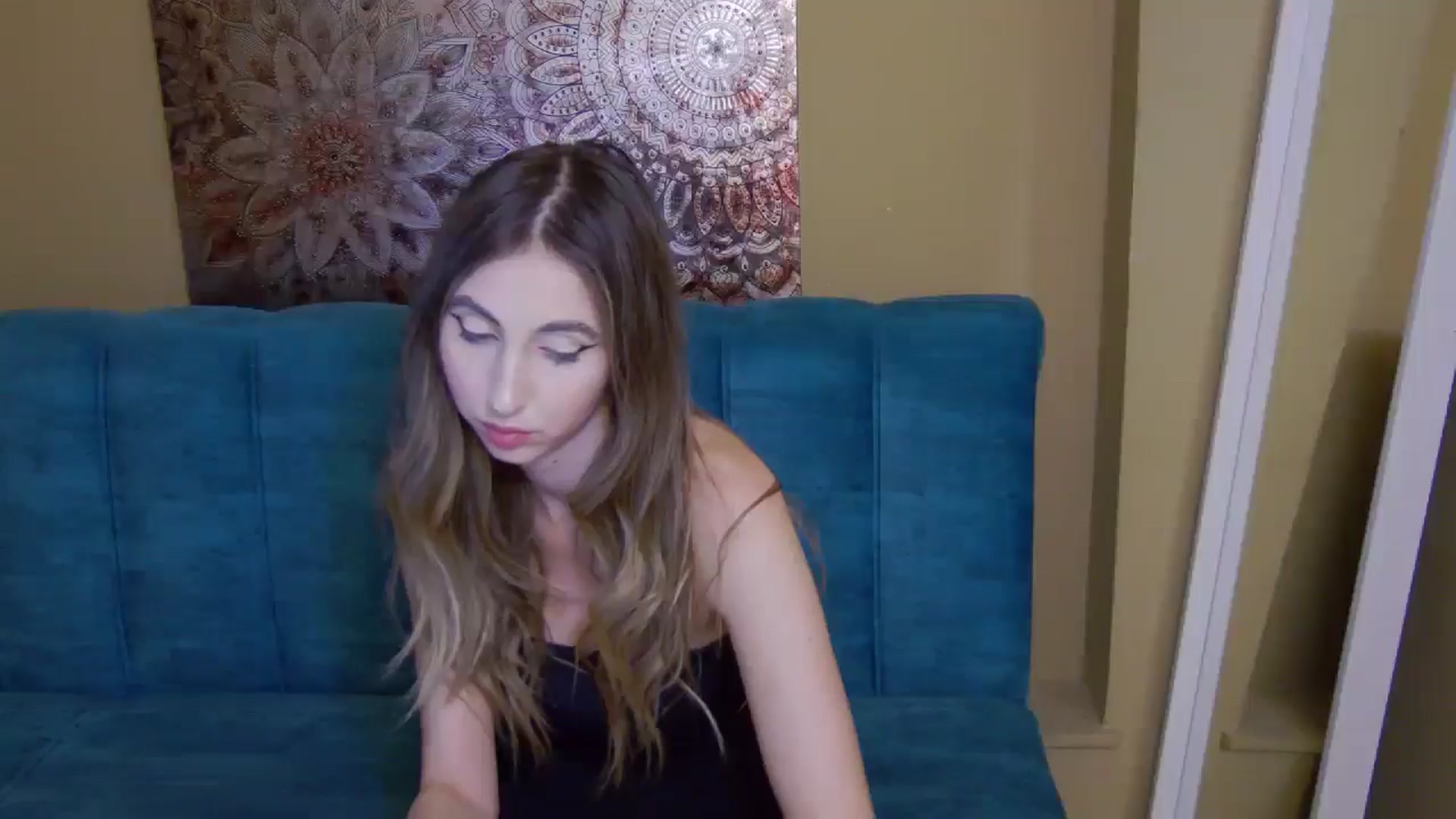 Gallery image thumbnail from Artemiss's myfreecams stream on, 10/22/2024, 19:36 image 11 of 20