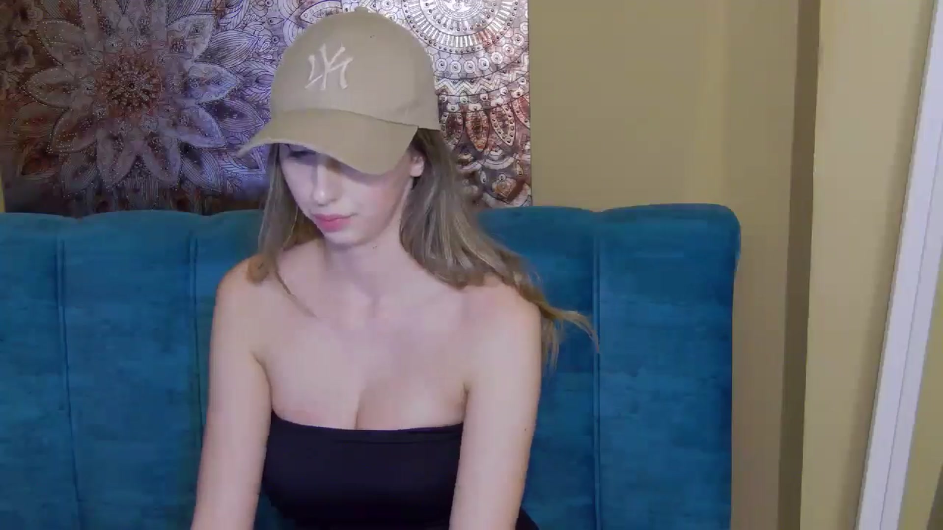 Gallery image thumbnail from Artemiss's myfreecams stream on, 10/22/2024, 20:42 image 17 of 20