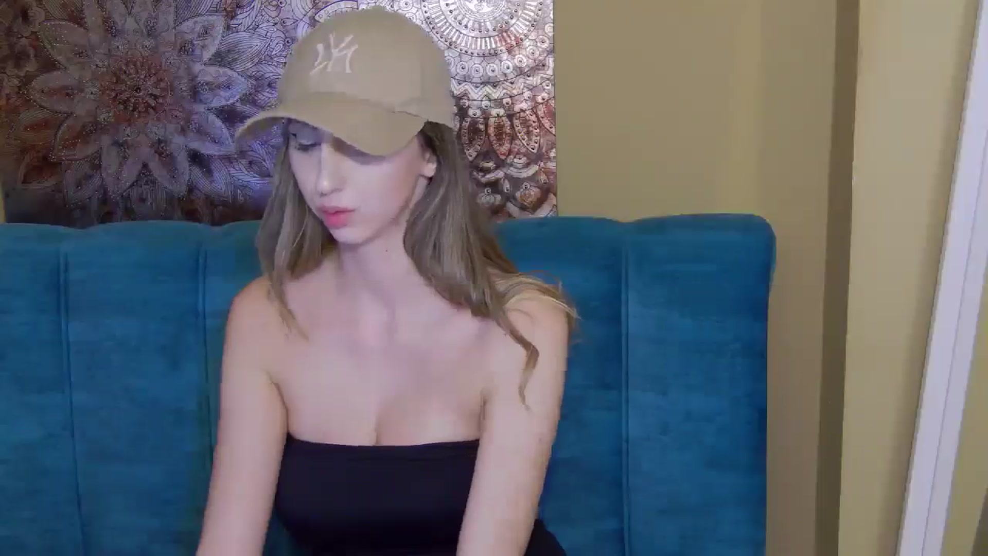 Gallery image thumbnail from Artemiss's myfreecams stream on, 10/22/2024, 20:42 image 18 of 20