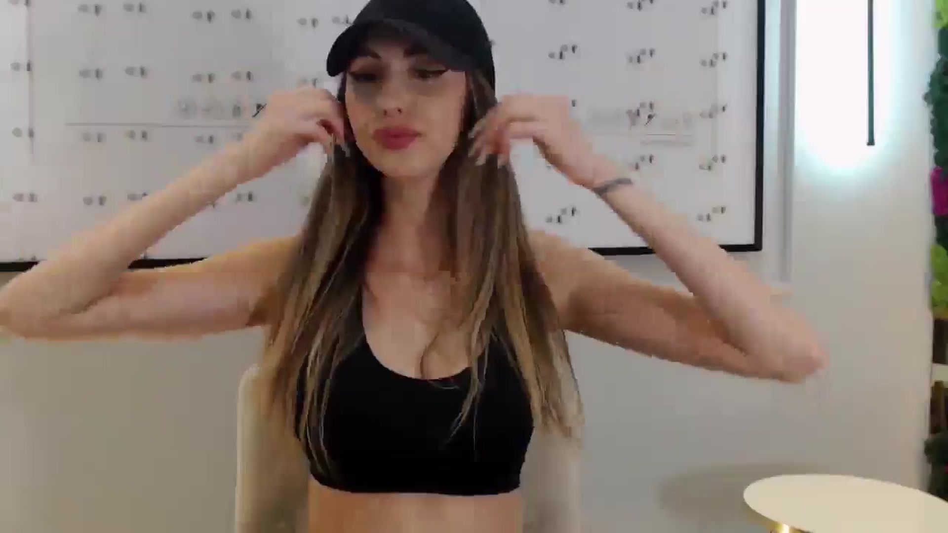 Gallery image thumbnail from Artemiss's myfreecams stream on, 10/24/2024, 18:04 image 4 of 20