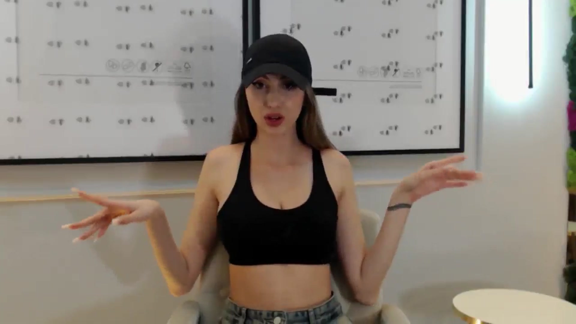 Gallery image thumbnail from Artemiss's myfreecams stream on, 10/24/2024, 18:04 image 8 of 20