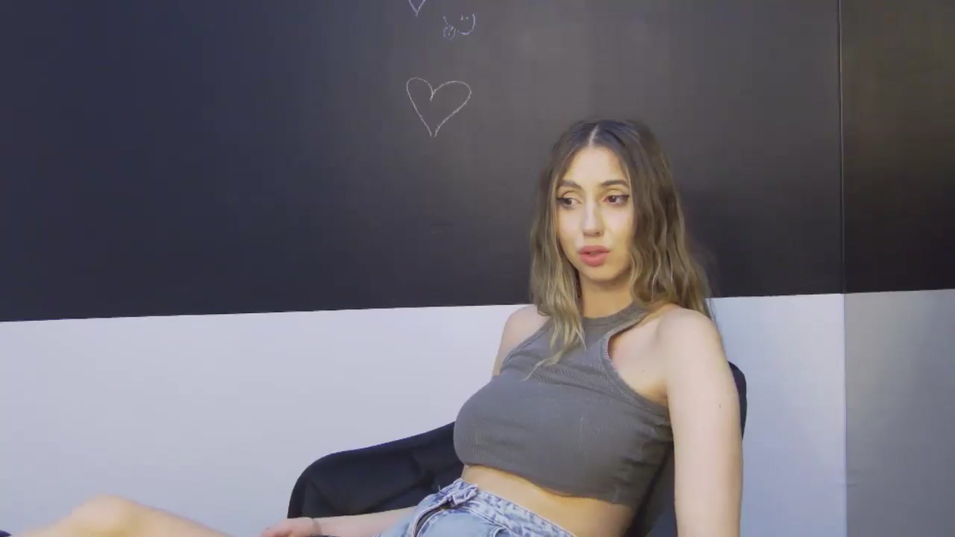 Gallery image thumbnail from Artemiss's myfreecams stream on, 10/27/2024, 22:04 image 20 of 20