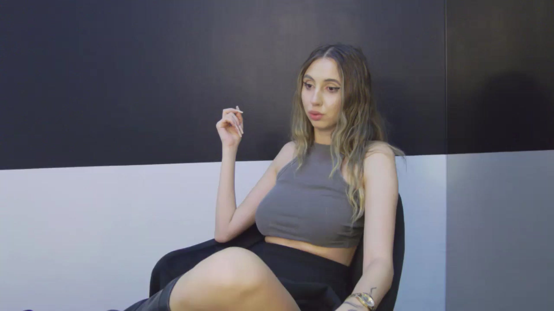Gallery image thumbnail from Artemiss's myfreecams stream on, 10/27/2024, 22:04 image 3 of 20
