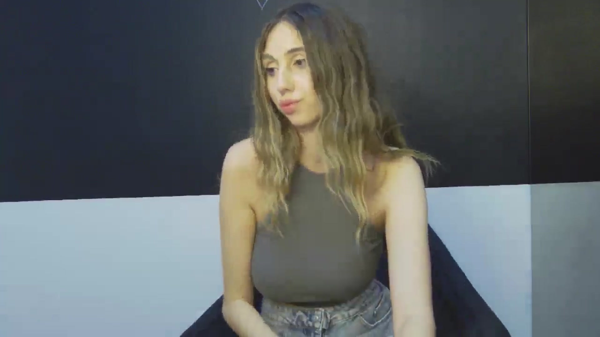 Gallery image thumbnail from Artemiss's myfreecams stream on, 10/27/2024, 22:21 image 14 of 20
