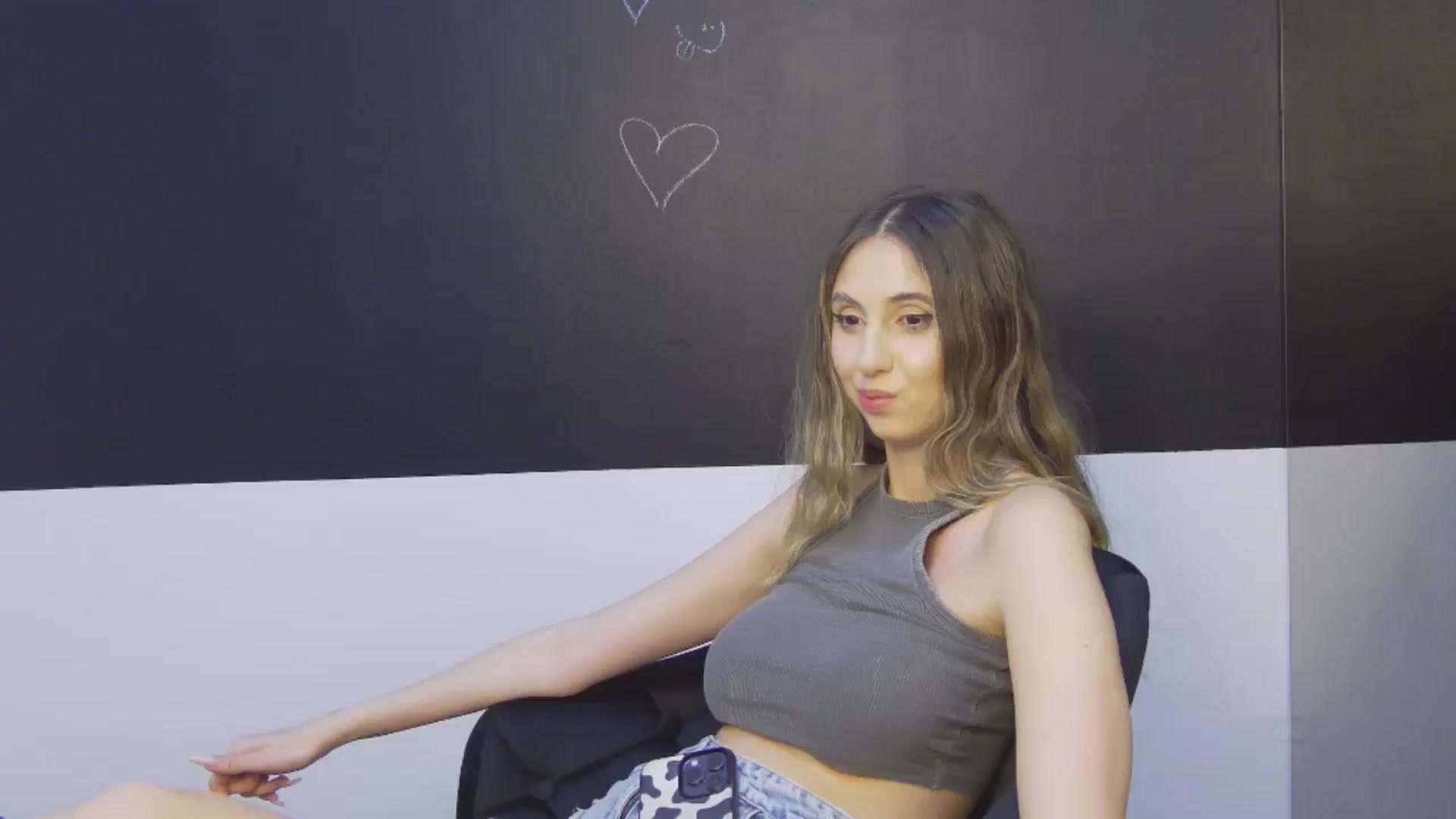 Gallery image thumbnail from Artemiss's myfreecams stream on, 10/27/2024, 22:21 image 6 of 20