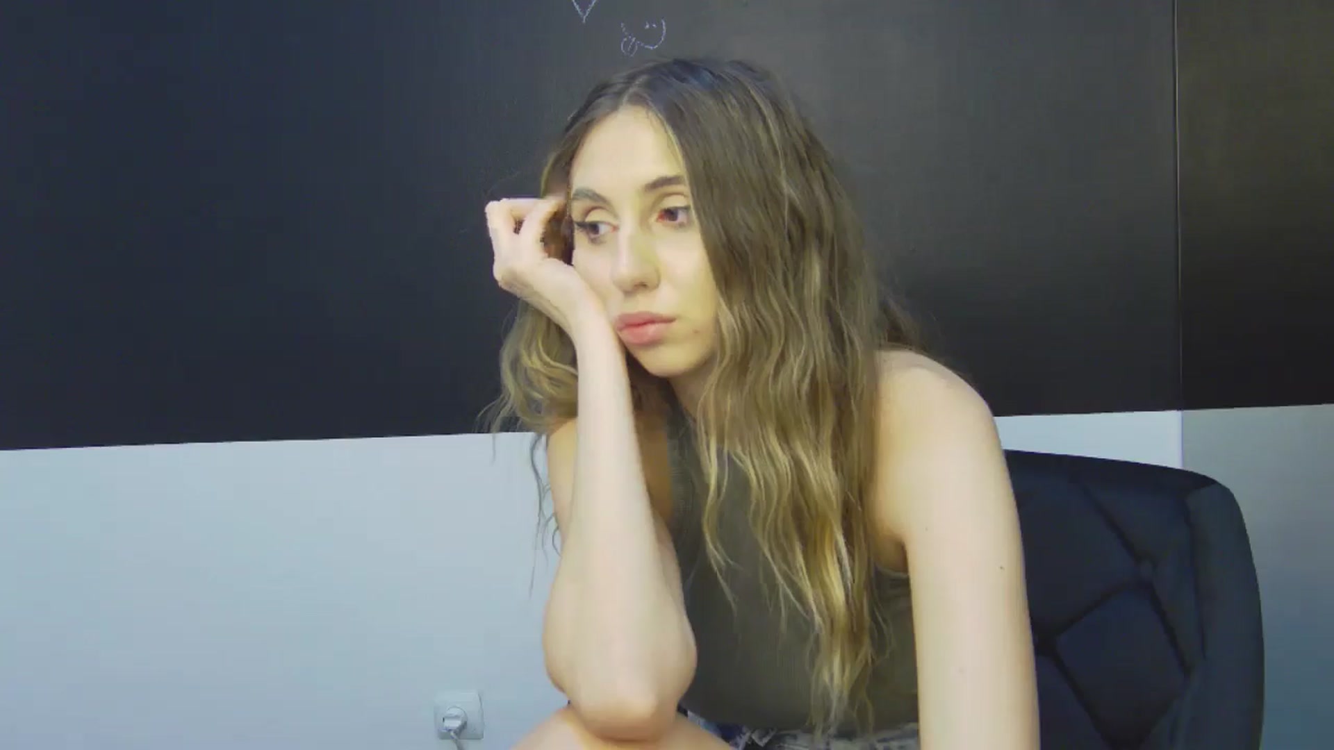 Gallery image thumbnail from Artemiss's myfreecams stream on, 10/27/2024, 23:02 image 8 of 20