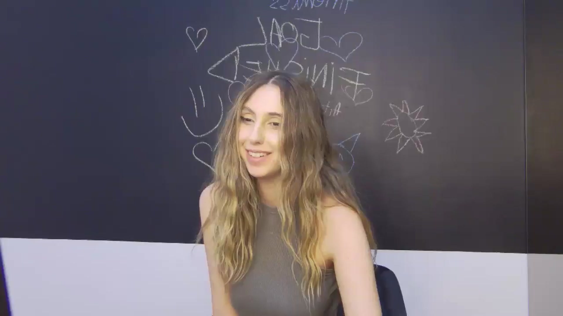 Gallery image thumbnail from Artemiss's myfreecams stream on, 10/28/2024, 01:13 image 19 of 20