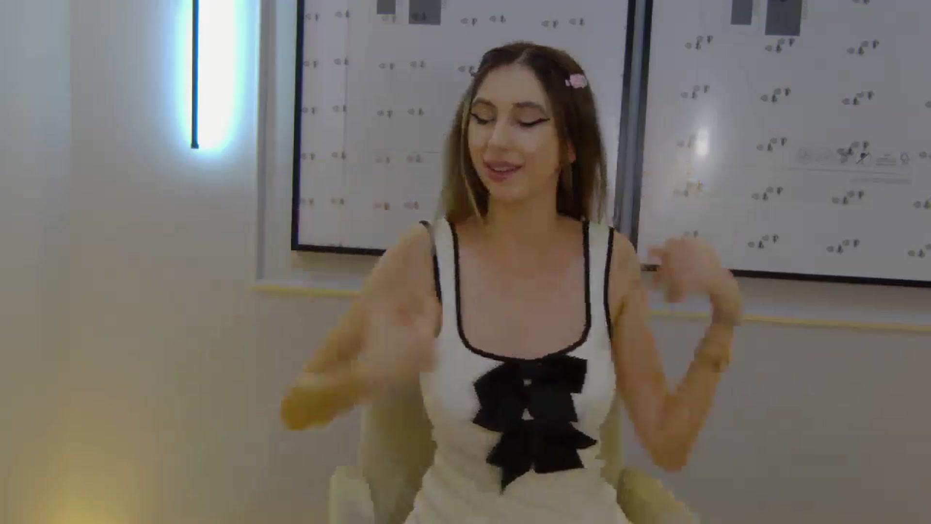 Gallery image thumbnail from Artemiss's myfreecams stream on, 10/29/2024, 19:29 image 2 of 20