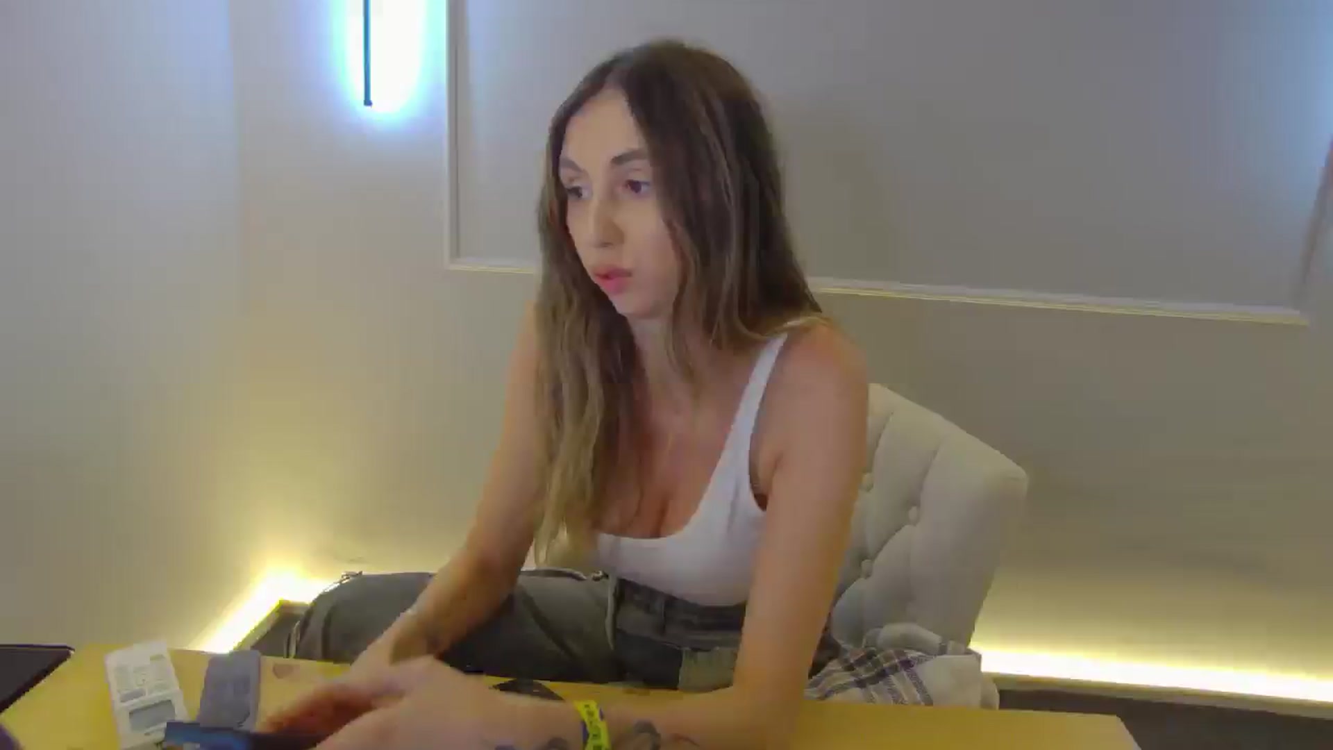 Gallery image thumbnail from Artemiss's myfreecams stream on, 11/01/2024, 20:54 image 15 of 20